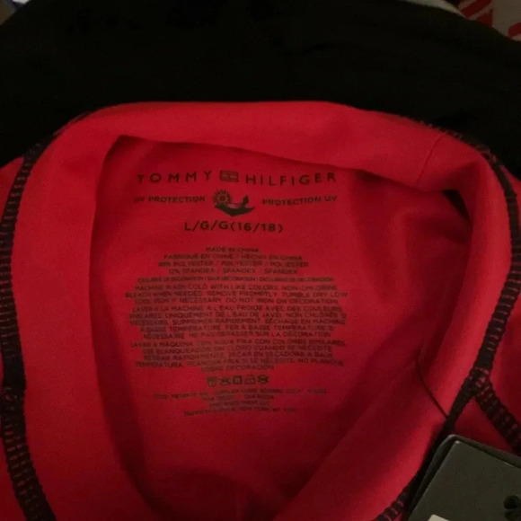 Tommy Hilfiger Red Big Boys Rashguard Tee Size Large NWT - Picture 3 of 4